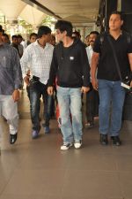 Shahrukh Khan snapped in Mumbai on 24th Sept 2012 (8).JPG